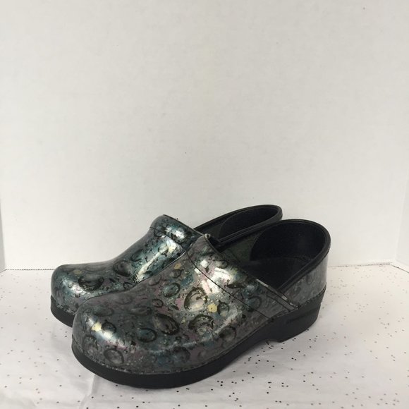 Dansko Blue Gray Patent Patterned Clog - Size 39 - Picture 2 of 8